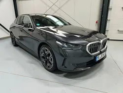 Grau Gebraucht 2023 BMW i5 Comfort Edition Limousine | 54.389 € (Guter Preis)