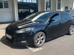 Schwarz Gebraucht 2016 Ford Focus Sport Limousine | 13.990 € (Fairer Preis)