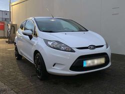 Weiß Gebraucht 2011 Ford Fiesta Trend Limousine | 2.900 € (Guter Preis)