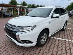 Weiß Gebraucht 2015 Mitsubishi Outlander P-HEV SUV | 12.850 € (Fairer Preis)