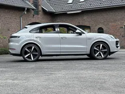 Grau Gebraucht 2023 Porsche Cayenne SUV | 115.790 € (Fairer Preis)