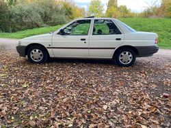 Weiß Gebraucht 1992 Ford Orion Limousine | 2.500 €
