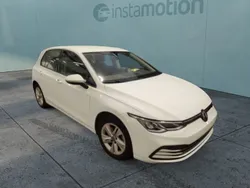 Weiß Gebraucht 2024 VW Golf VIII Life Limousine | 24.100 € (Fairer Preis)