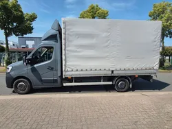 Städtisches grau Gebraucht 2022 Renault Master Van | 29.990 € (Etwas zu teuer)