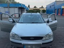 Grau Gebraucht 2002 Ford Mondeo Limousine | 4.000 €