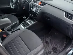 Grau Gebraucht 2020 Skoda Octavia Premium Edition Kombi | 10.900 €
