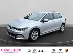 Silber Gebraucht 2022 VW Golf VIII Life Limousine | 22.490 € (Fairer Preis)