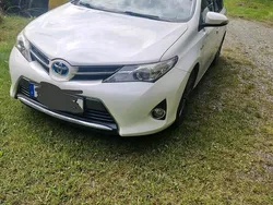 Weiß Gebraucht 2013 Toyota Auris Hybrid Kombi | 9.500 € (Fairer Preis)