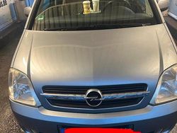 Silber Gebraucht 2005 Opel Meriva Van / Kleinbus | 2.000 € (Teuer)