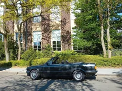 Schwarz Gebraucht 1988 BMW 320 Cabriolet Performance Cabrio | 12.950 €