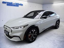 Weiß Gebraucht 2021 Ford Mustang Mach-E SUV | 33.980 € (Fairer Preis)