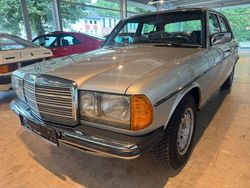 Silber Gebraucht 1984 Mercedes 200 Limousine | 12.900 €