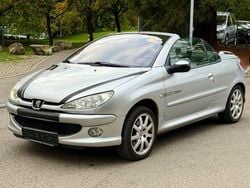 Grau Gebraucht 2004 Peugeot 206 CC Quiksilver Cabrio | 890 € (Guter Preis)