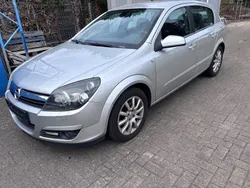 Silber Gebraucht 2004 Opel Astra Limousine | 1.999 € (Fairer Preis)