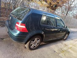 Grün Gebraucht 2003 VW Golf Limousine | 900 € (Superpreis)