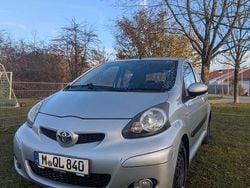 Silber Gebraucht 2009 Toyota Aygo City Kleinwagen | 3.450 € (Guter Preis)