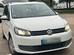 Weiß Gebraucht 2011 VW Touran Van / Kleinbus | 6.700 € (Fairer Preis)