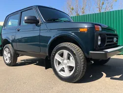 Dunkelgrün (316) Neu 2025 Lada niva SUV | 22.990 € (Teuer)