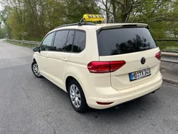 Weiß Gebraucht 2023 VW Touran Move Van / Kleinbus | 18.490 €