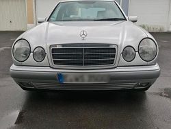 Silber Gebraucht 1996 Mercedes E230 Limousine | 8.200 €