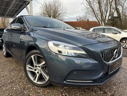 Blau Gebraucht 2017 Volvo V40 Inscription Limousine | 15.700 € (Fairer Preis)