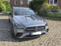 Grau Gebraucht 2021 Mercedes E300 AMG Kombi | 29.990 € (Fairer Preis)