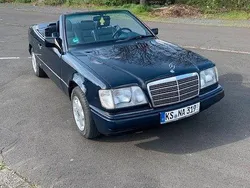 Blau Gebraucht 1995 Mercedes E200 Cabrio | 19.500 €