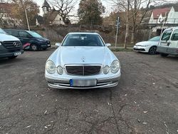 Silber Gebraucht 2005 Mercedes E220 Limousine | 5.800 €