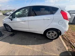 Weiß Gebraucht 2014 Ford Fiesta Kleinwagen | 6.000 €