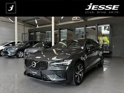 Pine grey / metallic (metallic) Gebraucht 2021 Volvo V60 R-Design Kombi | 29.790 € (Guter Preis)