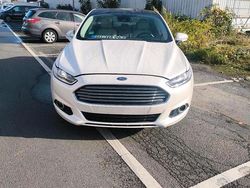Weiß Gebraucht 2015 Ford Fusion Limousine | 7.800 €