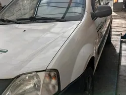 Weiß Gebraucht 2010 Dacia Logan Limousine | 3.800 € (Teuer)