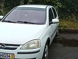 Weiß Gebraucht 2004 Opel Corsa Limousine | 900 €