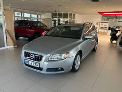 Silber Gebraucht 2009 Volvo V70 Momentum Kombi | 8.890 € (Teuer)