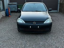 Schwarz Gebraucht 2002 Opel Corsa Kleinwagen | 1.300 € (Fairer Preis)