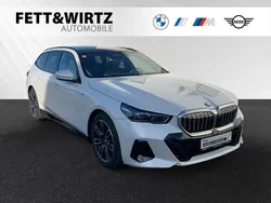 Mineralweiß metallic Gebraucht 2024 BMW 540 M Sport Kombi | 63.900 €