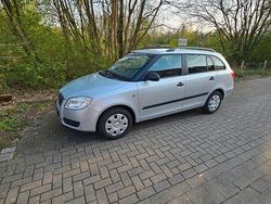 Silber Gebraucht 2009 Skoda Fabia Classic Kleinwagen | 4.600 € (Etwas zu teuer)