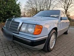 Grau Gebraucht 1991 Mercedes E260 Limousine | 8.500 €