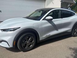Weiß Gebraucht 2022 Ford Mustang Mach-E Premium SUV | 29.500 € (Fairer Preis)