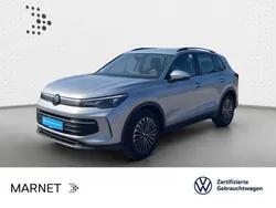 Oyster silver metallic Gebraucht 2024 VW Tiguan Life SUV | 34.690 € (Fairer Preis)