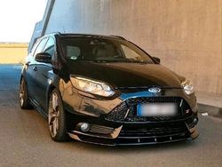 Schwarz Gebraucht 2013 Ford Focus ST Kombi | 10.000 € (Etwas zu teuer)