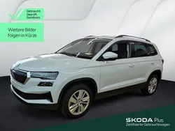 Moonweiß perleffekt Gebraucht 2024 Skoda Karoq Selection SUV | 30.999 € (Fairer Preis)