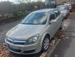 Grau Gebraucht 2007 Opel Astra Kleinwagen | 3.200 € (Fairer Preis)