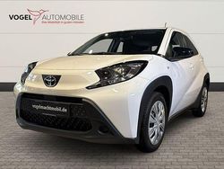 Schneeweiß Gebraucht 2023 Toyota Aygo X X-play SUV | 14.480 € (Etwas zu teuer)