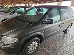Grau Gebraucht 2025 Chrysler Voyager Van / Kleinbus | 4.500 €