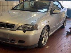 Grau Gebraucht 2001 Opel Astra Cabriolet Cabrio | 2.999 € (Etwas zu teuer)