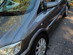 Grau Gebraucht 2005 Opel Zafira Enjoy Van / Kleinbus | 2.500 € (Guter Preis)