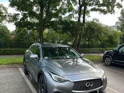 Grau Gebraucht 2016 Infiniti Q30 Kleinwagen | 12.000 €