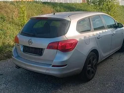 Grau Gebraucht 2011 Opel Astra Sport Kombi | 3.900 € (Fairer Preis)
