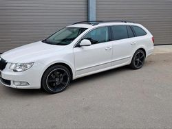 Weiß Gebraucht 2013 Skoda Superb Kombi | 8.750 € (Fairer Preis)